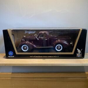 1937 Studebaker Coupe Express Pickup Model Truck Burgundy 1:18 Road Signature